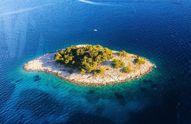 Competition-desert-island-survival-pack